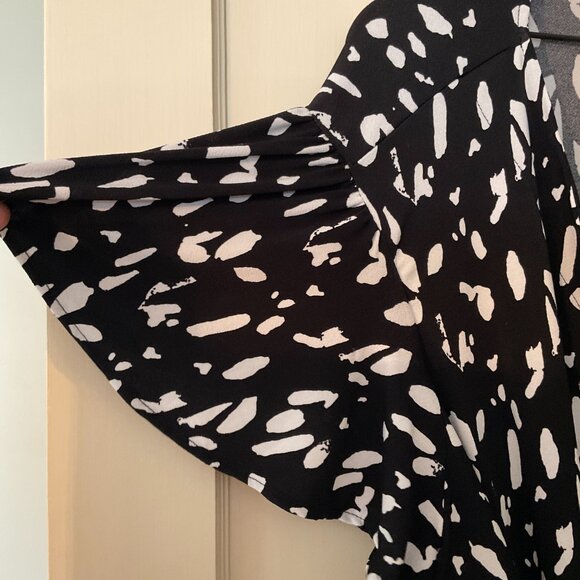 Nine West Flutter Sleeve Wrap Dress Size 4X NWT  Black White - Picture 5 of 10